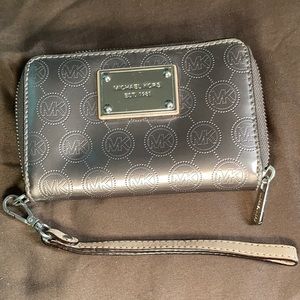 Michael Kors wallet w/credit card slots
